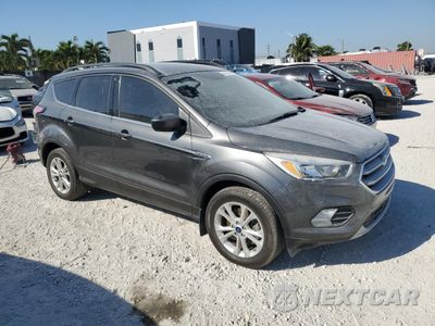 Czwarte zdjęcie samochodu z boku: 2018 FORD ESCAPE SE VIN:1FMCU9GD1JUB50672 - miniatura
