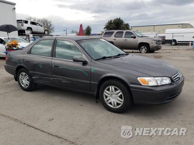 Czwarte zdjęcie samochodu z boku: 2001 TOYOTA CAMRY CE VIN:JT2BF22K910301801 - miniatura