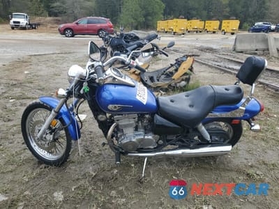 Trzecie zdjęcie samochodu z tyłu: 2005 KAWASAKI EN500 C VIN:JKAENVC185A190554 - miniatura