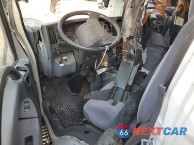 Zdjęcie 8 z 13 samochodu: 2016 ISUZU NPR VIN:54DB4W1B5GS811738 - miniatura