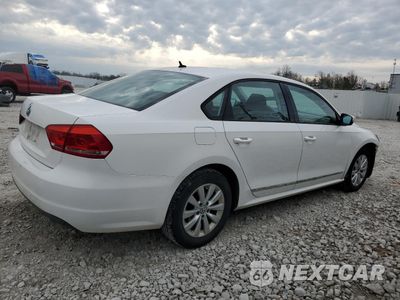 Trzecie zdjęcie samochodu z tyłu: 2013 VOLKSWAGEN PASSAT S VIN:1VWAP7A37DC032639 - miniatura