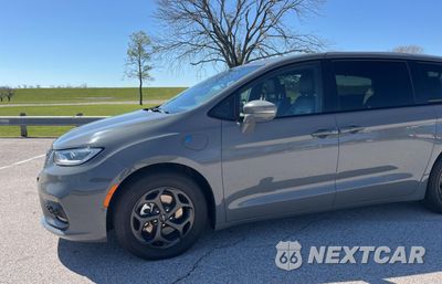 Drugie zdjęcie samochodu z przodu: 2022 CHRYSLER PACIFICA HYBRID TOURING L VIN:2C4RC1L75NR173636 - miniatura