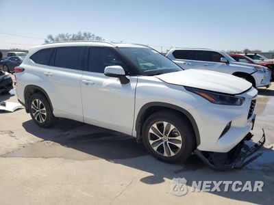 Czwarte zdjęcie samochodu z boku: 2022 TOYOTA HIGHLANDER XLE VIN:5TDGZRAH5NS099819 - miniatura