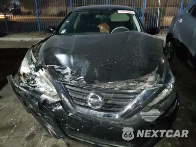 Piąte zdjęcie samochodu w środku: 2017 NISSAN ALTIMA 2.5 VIN:1N4AL3AP0HC220411 - miniatura