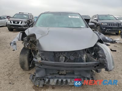 Piąte zdjęcie samochodu w środku: 2017 NISSAN SENTRA S VIN:3N1AB7AP9HY310980 - miniatura