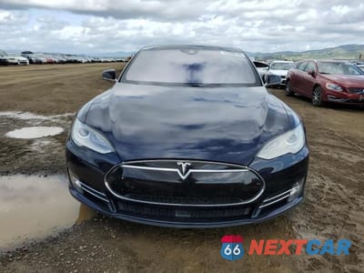 Piąte zdjęcie samochodu w środku: 2014 TESLA MODEL S VIN:5YJSA1H16EFP58149 - miniatura
