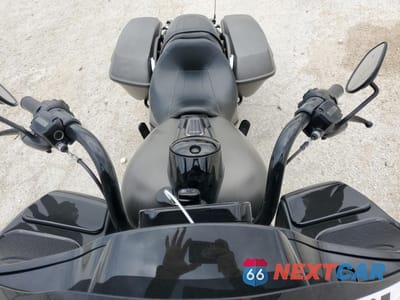 Piąte zdjęcie samochodu w środku: 2019 HARLEY-DAVIDSON FLTRXS VIN:1HD1KTP15KB679638 - miniatura