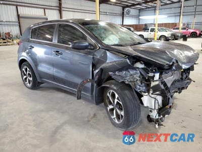 Czwarte zdjęcie samochodu z boku: 2020 KIA SPORTAGE LX VIN:KNDPM3AC3L7726914 - miniatura