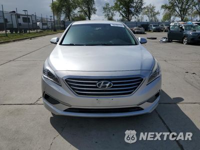 Piąte zdjęcie samochodu w środku: 2017 HYUNDAI SONATA SE VIN:5NPE24AF9HH541797 - miniatura