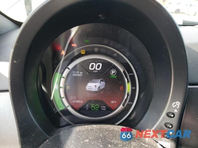 Zdjęcie 9 z 14 samochodu: 2016 FIAT 500 ELECTRIC VIN:3C3CFFGE5GT180318 - miniatura