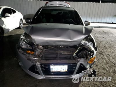 Piąte zdjęcie samochodu w środku: 2013 FORD FOCUS TITANIUM VIN:1FADP3J29DL138645 - miniatura