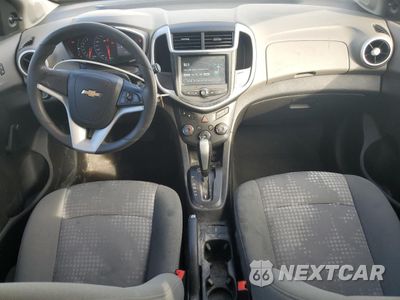 Zdjęcie 8 z 16 samochodu: 2017 CHEVROLET SONIC VIN:1G1JG6SH1H4174338 - miniatura