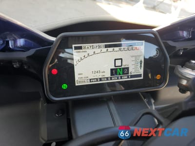 Zdjęcie 7 z 10 samochodu: 2023 YAMAHA YZFR1 VIN:JYARN66E9PA002845 - miniatura