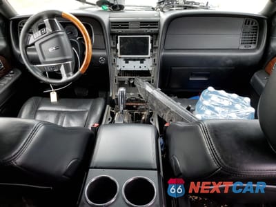 Zdjęcie 8 z 13 samochodu: 2016 LINCOLN NAVIGATOR L SELECT VIN:5LMJJ3JTXGEL05054 - miniatura