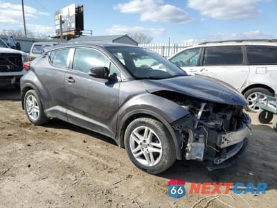 Czwarte zdjęcie samochodu z boku: 2021 TOYOTA C-HR XLE VIN:NMTKHMBXXMR127150 - miniatura