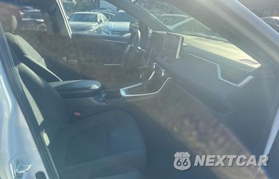 Piąte zdjęcie samochodu w środku: 2024 TOYOTA RAV4 LE VIN:2T3F1RFV8RC444364 - miniatura