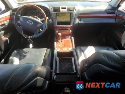 Zdjęcie 8 z 15 samochodu: 2012 LEXUS LS 460 VIN:JTHBL5EF9C5113073 - miniatura