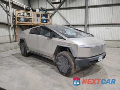 Czwarte zdjęcie samochodu z boku: 2024 TESLA CYBERTRUCK VIN:7G2CEHEE1RA037648 - miniatura