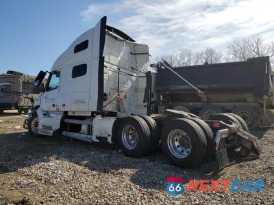 Czwarte zdjęcie samochodu z boku: 2024 VOLVO VNL SEMI TRUCK VIN:4V4NC9TH4RN648125 - miniatura