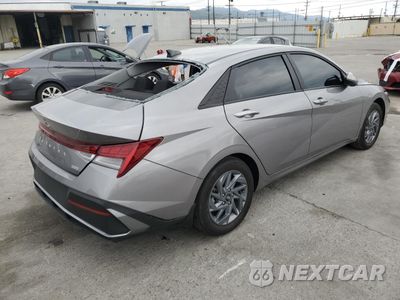 Trzecie zdjęcie samochodu z tyłu: 2024 HYUNDAI ELANTRA BLUE VIN:KMHLM4DJ2RU117981 - miniatura
