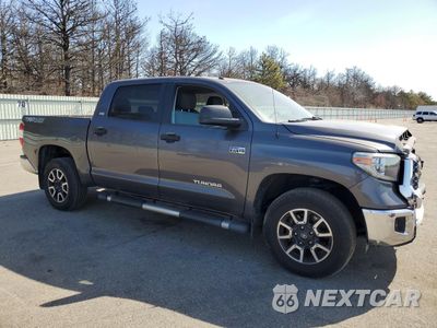Czwarte zdjęcie samochodu z boku: 2018 TOYOTA TUNDRA CREWMAX SR5 VIN:5TFDY5F15JX721947 - miniatura