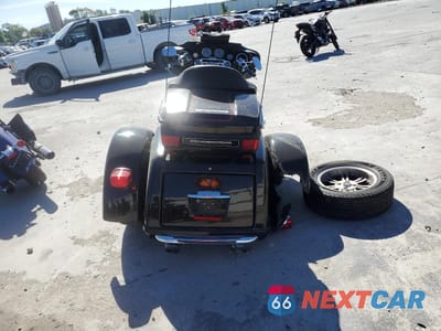 Czwarte zdjęcie samochodu z boku: 2011 HARLEY-DAVIDSON FLHTCUTG VIN:1HD1MAM17BB854037 - miniatura