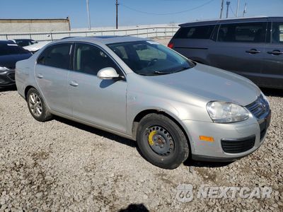 Czwarte zdjęcie samochodu z boku: 2010 VOLKSWAGEN JETTA SE VIN:3VWRZ7AJ7AM039760 - miniatura