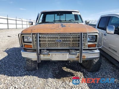 Piąte zdjęcie samochodu w środku: 1983 FORD F150 VIN:1FTEF14G1DPB08688 - miniatura