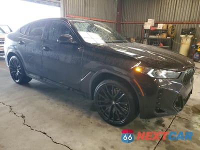 Czwarte zdjęcie samochodu z boku: 2025 BMW X6 XDRIVE40I VIN:5UX33EX00S9Y21068 - miniatura