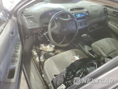 Zdjęcie 8 z 13 samochodu: 2004 TOYOTA CAMRY LE VIN:4T1BE32K54U916113 - miniatura