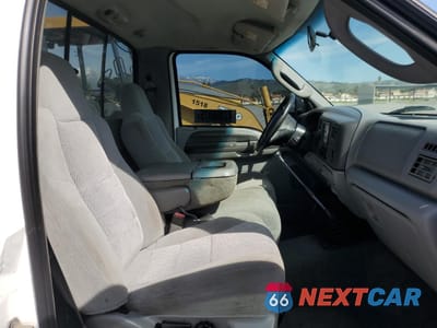 Piąte zdjęcie samochodu w środku: 2003 FORD F550 SUPER DUTY VIN:1FDAF56PX3ED39727 - miniatura