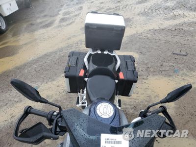 Piąte zdjęcie samochodu w środku: 2016 BMW R1200 GS VIN:WB10A1100GZ670961 - miniatura