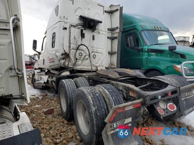 Trzecie zdjęcie samochodu z tyłu: 2018 FREIGHTLINER CASCADIA 126 SEMI TRUCKS VIN:3AKJHHDR6JSJX4446 - miniatura