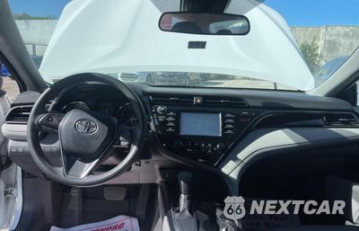Zdjęcie 9 z 11 samochodu: 2019 TOYOTA CAMRY L VIN:4T1B11HK1KU780776 - miniatura