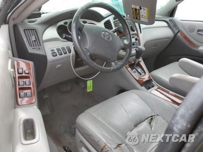 Zdjęcie 8 z 14 samochodu: 2004 TOYOTA HIGHLANDER VIN:JTEEP21A640055557 - miniatura