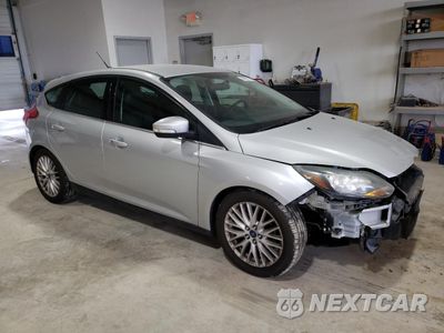 Czwarte zdjęcie samochodu z boku: 2014 FORD FOCUS TITANIUM VIN:1FADP3N23EL379211 - miniatura