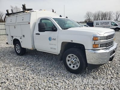 Czwarte zdjęcie samochodu z boku: 2015 CHEVROLET SILVERADO C3500 VIN:1GB3CYCG3FZ129354 - miniatura