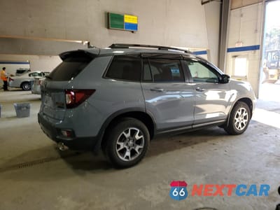 Trzecie zdjęcie samochodu z tyłu: 2023 HONDA PASSPORT TRAIL SPORT VIN:5FNYF8H60PB032242 - miniatura