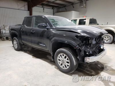 Czwarte zdjęcie samochodu z boku: 2024 TOYOTA TACOMA DOUBLE CAB VIN:3TYLB5JN5RT045027 - miniatura