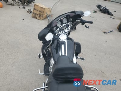 Zdjęcie 6 z 9 samochodu: 2010 HARLEY-DAVIDSON FLHTK VIN:1HD1KEM1XAB630448 - miniatura