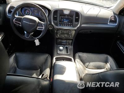 Zdjęcie 8 z 15 samochodu: 2018 CHRYSLER 300 LIMITED VIN:2C3CCAKG3JH250497 - miniatura