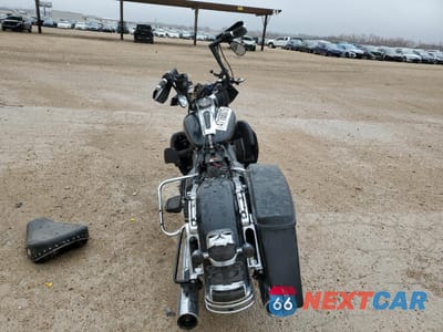Czwarte zdjęcie samochodu z boku: 2010 HARLEY-DAVIDSON FLHTCU VIN:1HD1FC417AB663187 - miniatura
