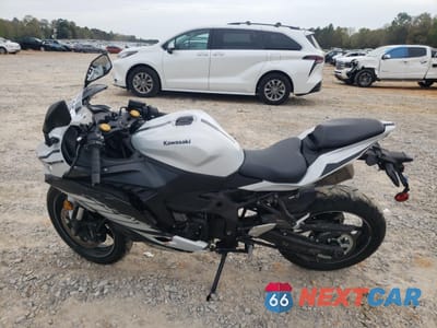 Trzecie zdjęcie samochodu z tyłu: 2025 KAWASAKI ZX400 S VIN:ML5ZXCS12SDA30927 - miniatura