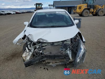 Piąte zdjęcie samochodu w środku: 2019 NISSAN VERSA NOTE S VIN:3N1CE2CP9KL363120 - miniatura