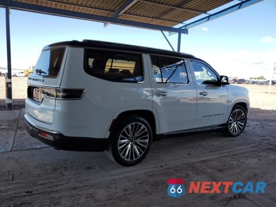 Trzecie zdjęcie samochodu z tyłu: 2022 JEEP GRAND WAGONEER SERIES III VIN:1C4SJVGJ0NS118742 - miniatura