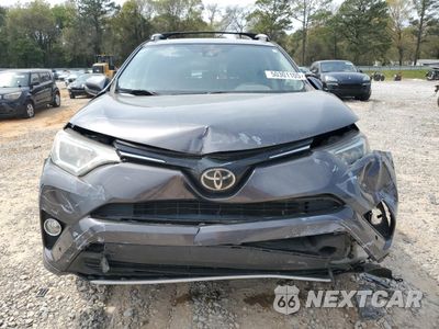 Piąte zdjęcie samochodu w środku: 2017 TOYOTA RAV4 XLE VIN:JTMWFREV5HJ707554 - miniatura