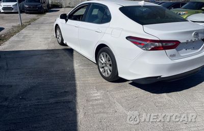 Trzecie zdjęcie samochodu z tyłu: 2019 TOYOTA CAMRY L VIN:4T1B11HK1KU780776 - miniatura