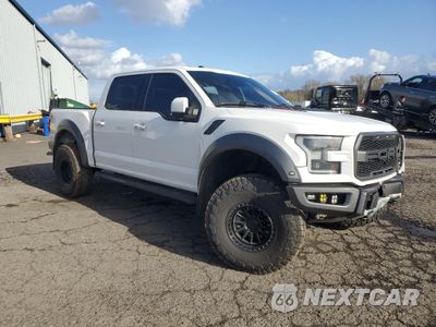 Czwarte zdjęcie samochodu z boku: 2017 FORD F150 RAPTOR VIN:1FTFW1RG7HFA67136 - miniatura