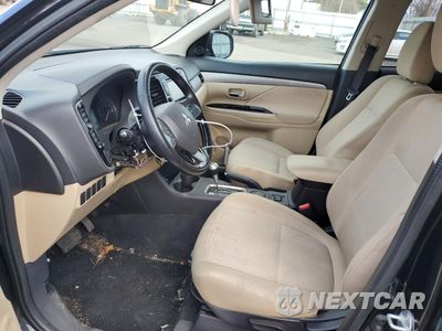 Zdjęcie 7 z 15 samochodu: 2016 MITSUBISHI OUTLANDER SE VIN:JA4AD3A37GZ012861 - miniatura