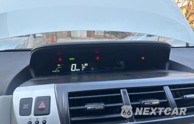 Zdjęcie 8 z 11 samochodu: 2012 TOYOTA PRIUS V VIN:JTDZN3EU1C3083351 - miniatura